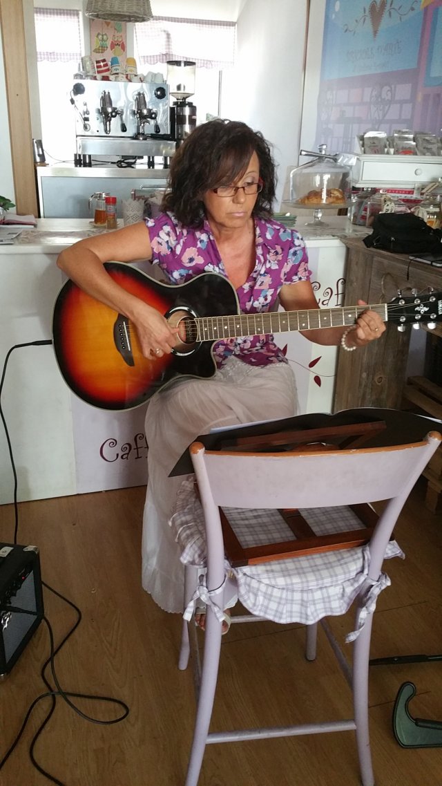 giugno2017gianfrancogalantepresentailsuolibropressoilcaffletterariodigavirateva7.jpg